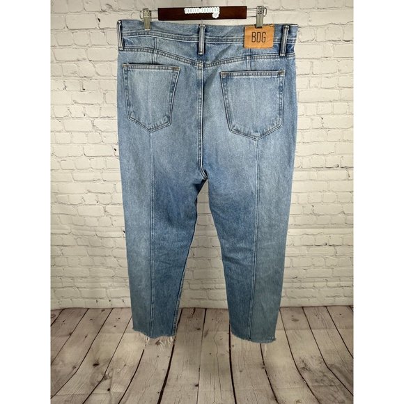 BDG Urban Outfitters Dad Slim Tapered Fit Light Wash Distressed Jeans (36 x 29) - Picture 4 of 13